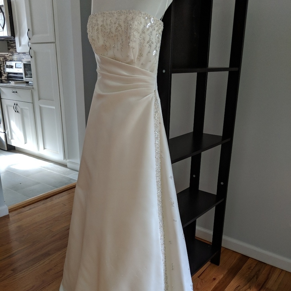 2007 Maggie Sottero Wedding Dress